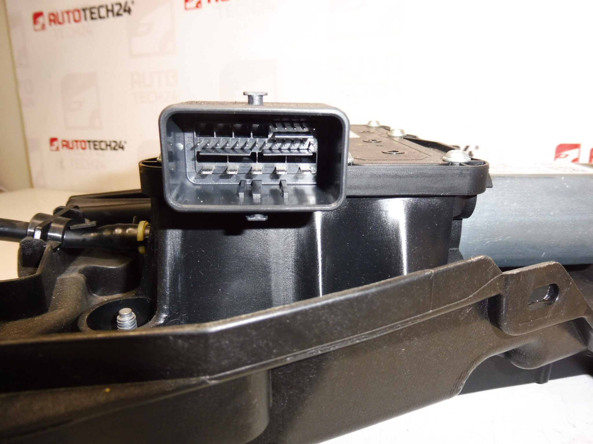 Freio de mão eletrônico Peugeot 3008 I 0204280099 9684898480 470209 - Image 2