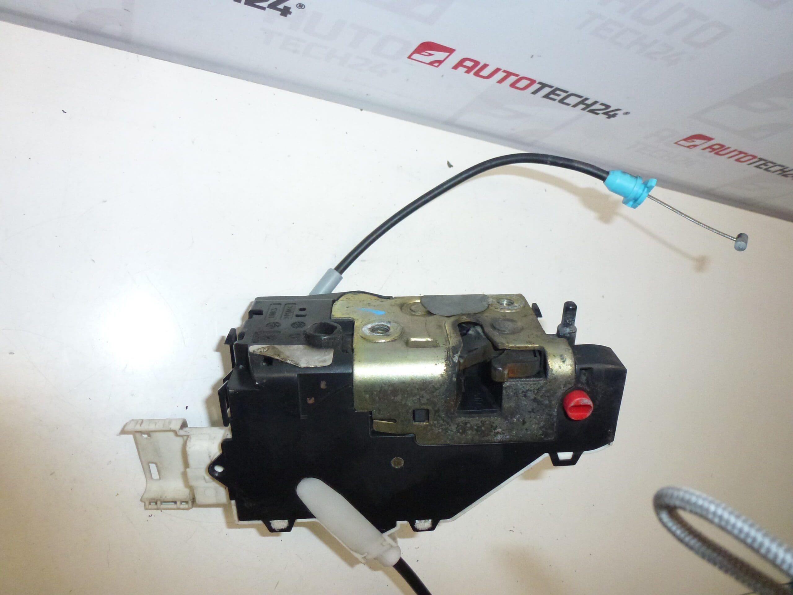 Fechadura da porta traseira esquerda Citroën C4 5dv 9660700380 9137E0