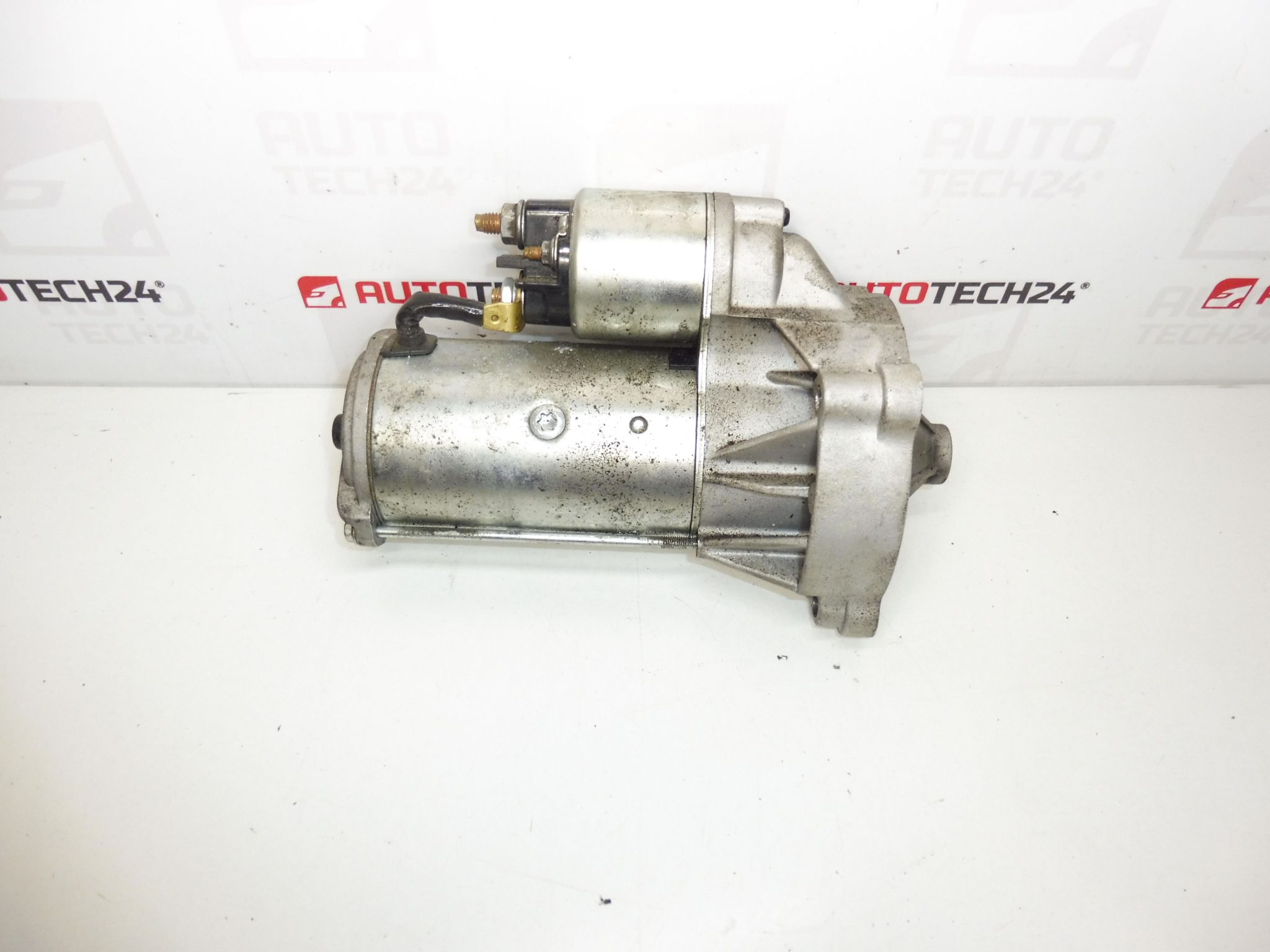 Motor de arranque HELLA 8EA 011 610-281 Citroën Peugeot 2.0 2.2 HDI 5802Z5 5802EF