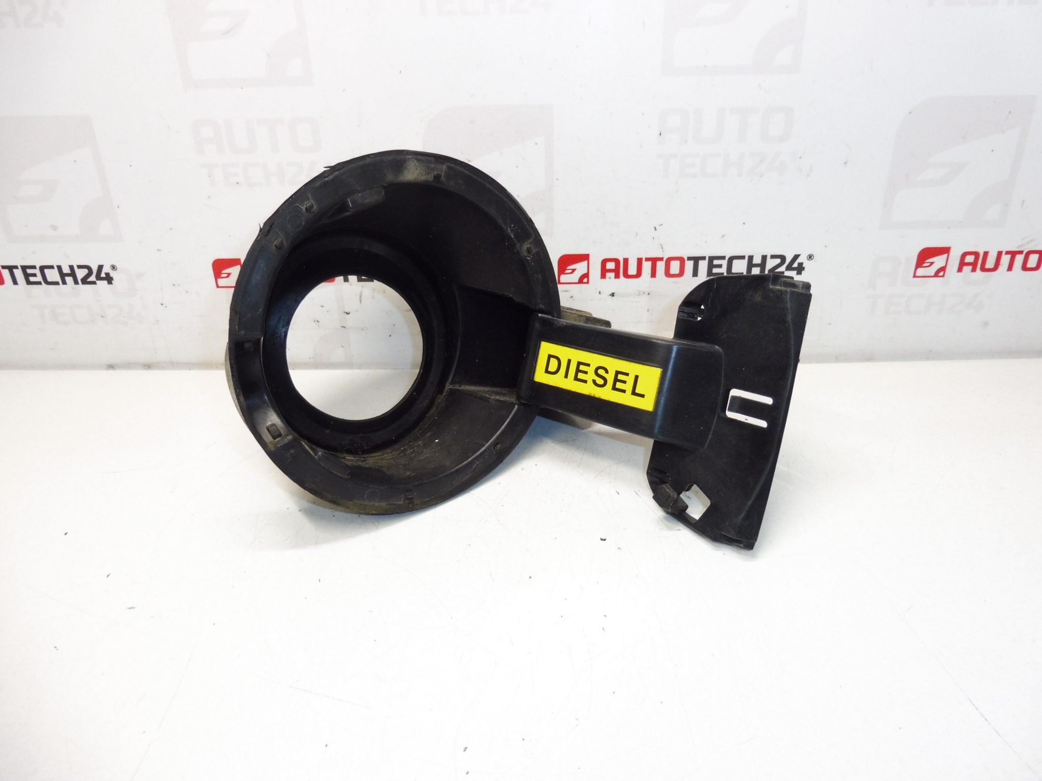 Gargalo de enchimento do tanque de combustível Peugeot 3008 9682803280 1517E2